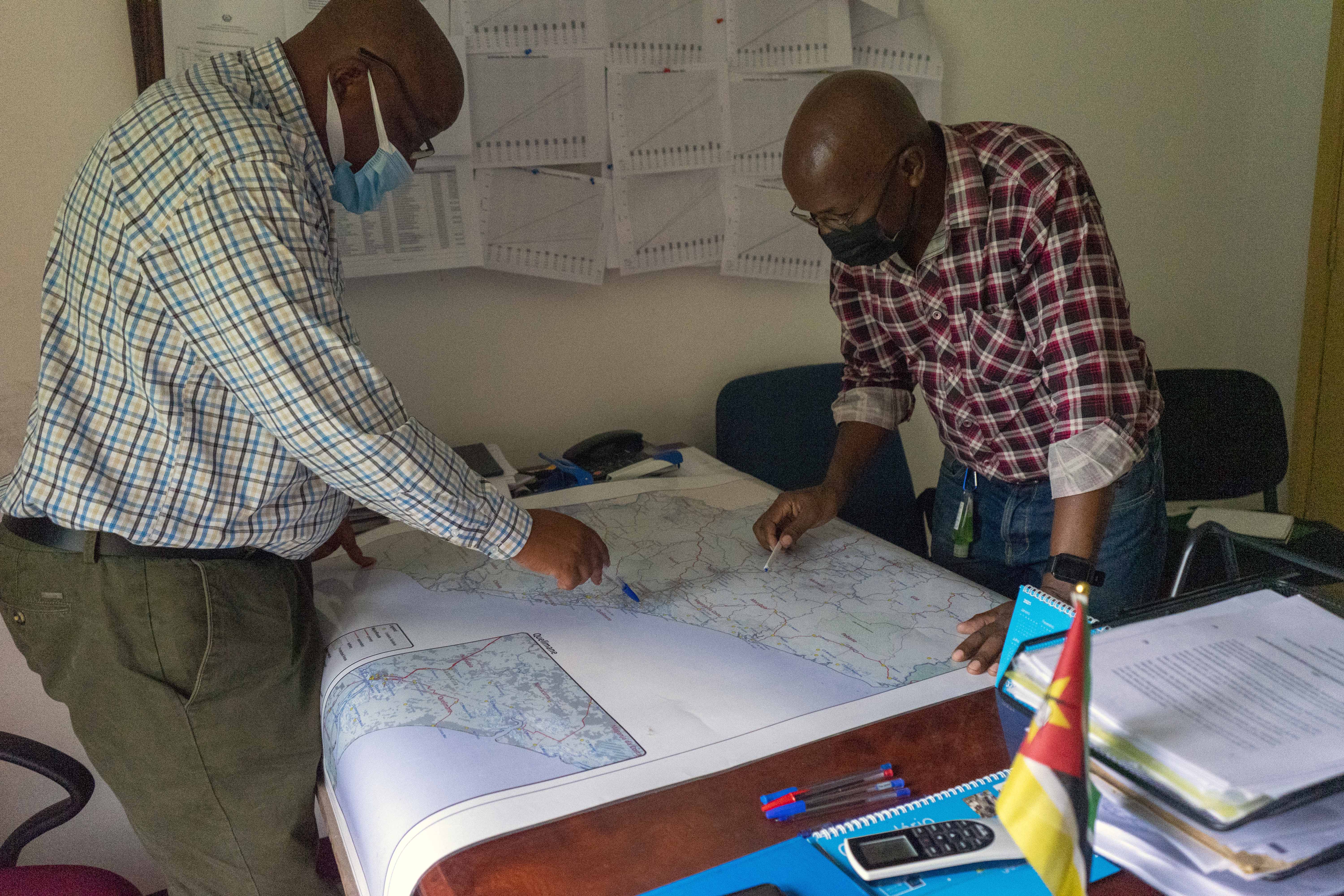 Dr. Geraldo Duarte, Director of Namacurra District Health Authorities during a flood-response planning session with FGH District Coordinator Augusto Chambule