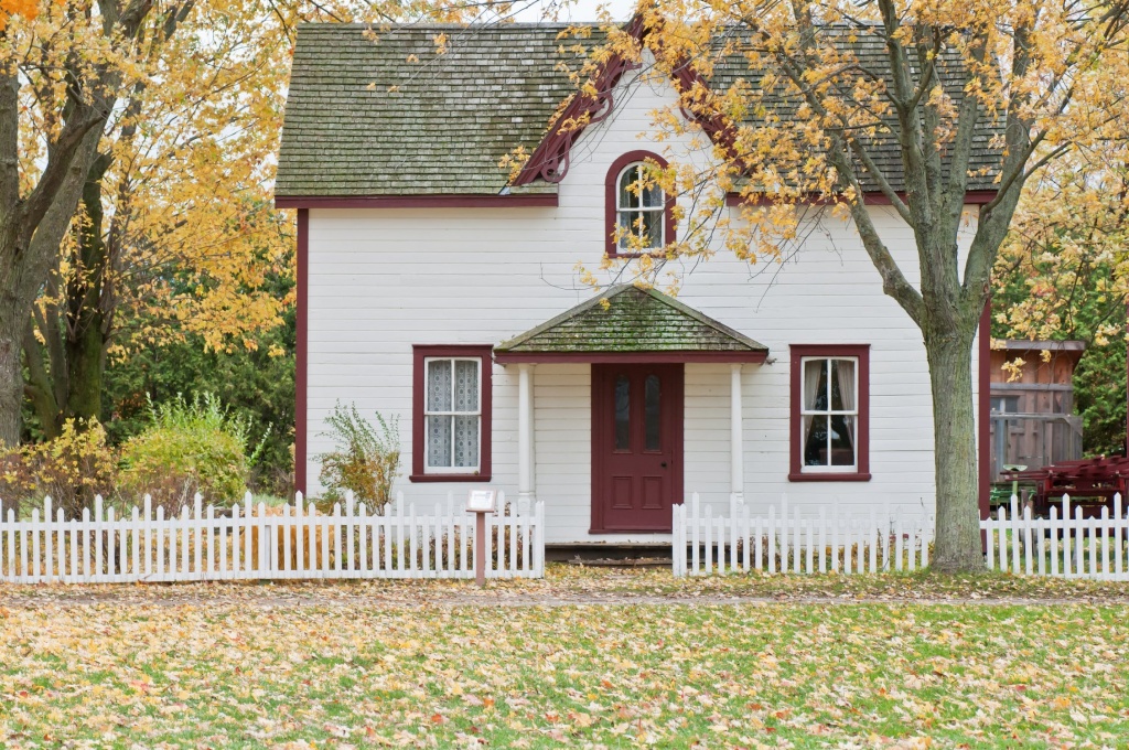 Picture of home during the fall