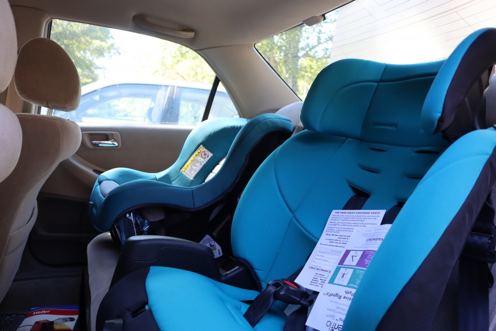 picture of car seats in car