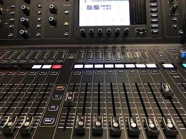 M32 Audio Console