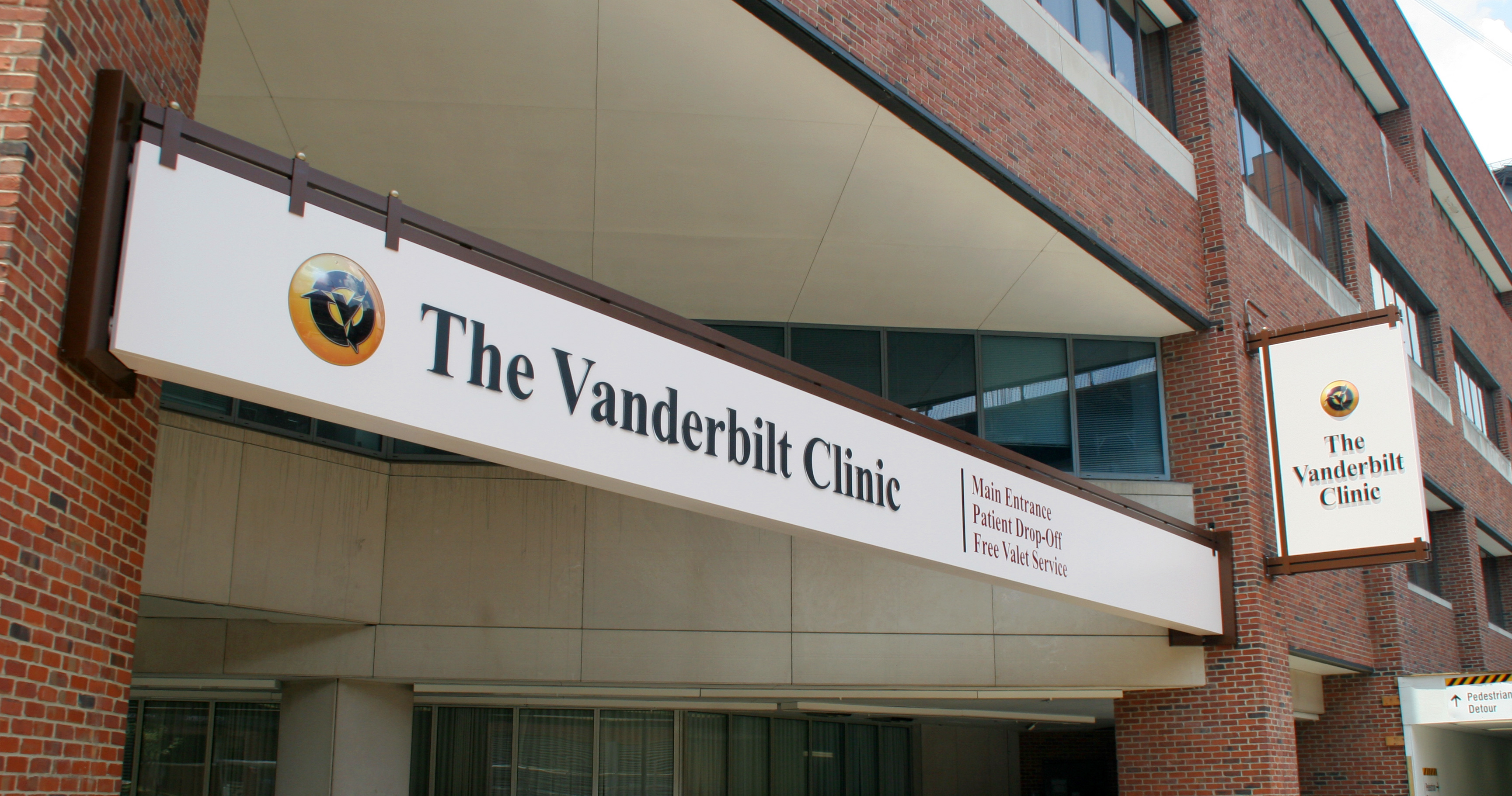 The Vanderbilt Clinic Drive-through entrance